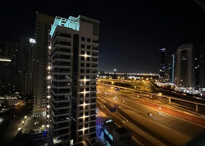Large Studio Attached To Metro - Dubai Marina Diamond3