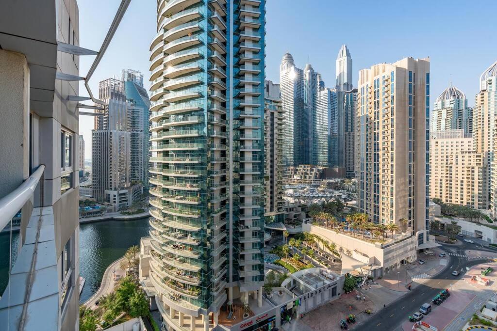 Large Attached To Metro - Marina Diamond3 Apartment