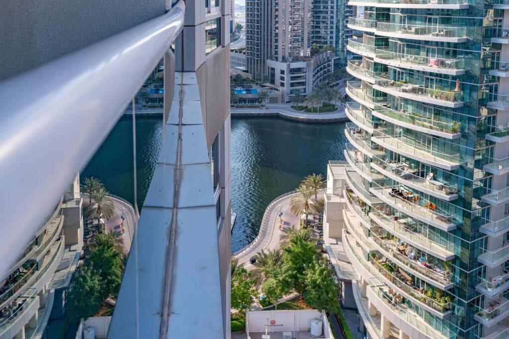 Large Attached To Metro - Marina Diamond3 *